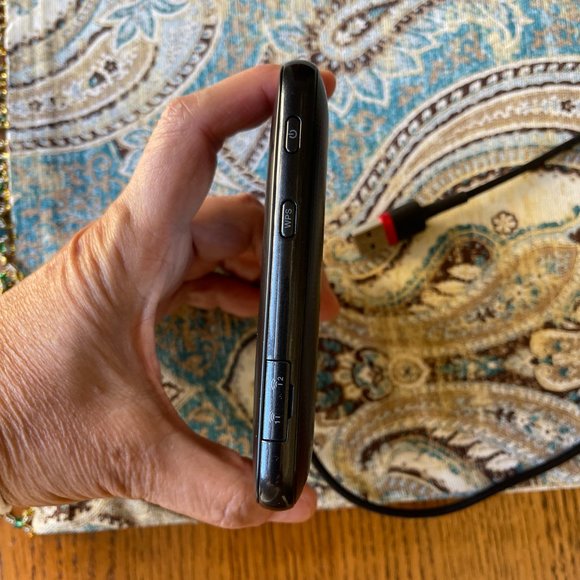 AT&T ZTE Mobile Hotspot router, puck, internet and charging cord - Picture 10 of 15